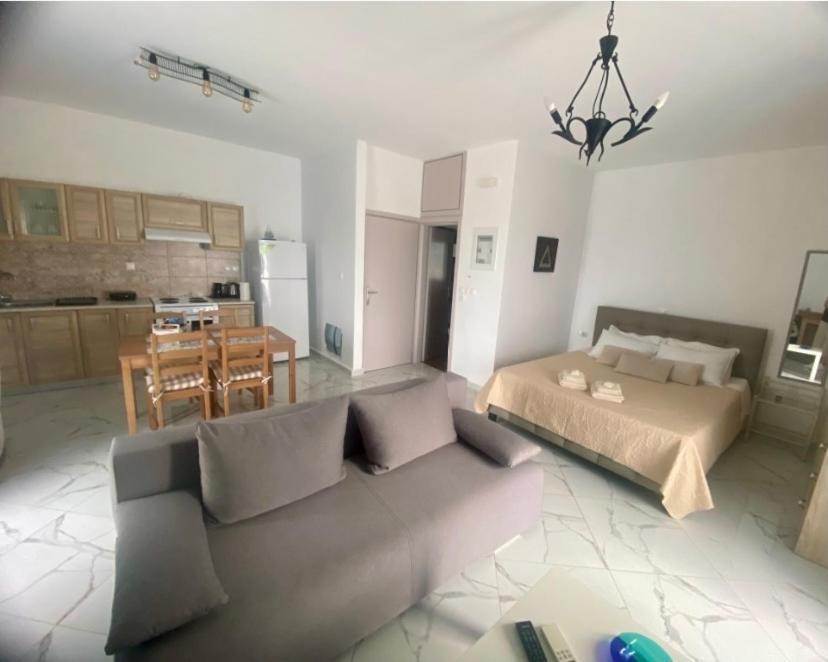 Yulie's Orama Apartment